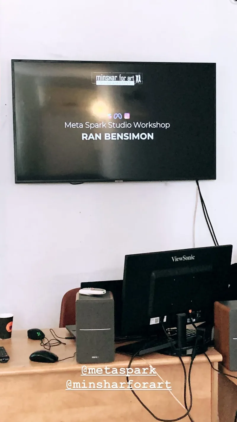 Meta Spark Studio workshop title on screen at Minshar for Art